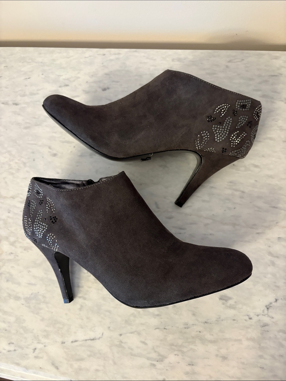 NWT Kathy Van Zeeland Women’s Charcoal Suede Ankle Boots 3” heels 7.5 - Picture 3 of 15
